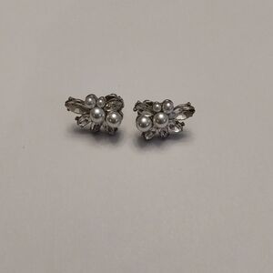 Olive & Piper Sunny Studs - Pearl